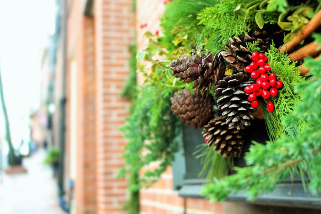 holiday garland on outside of window